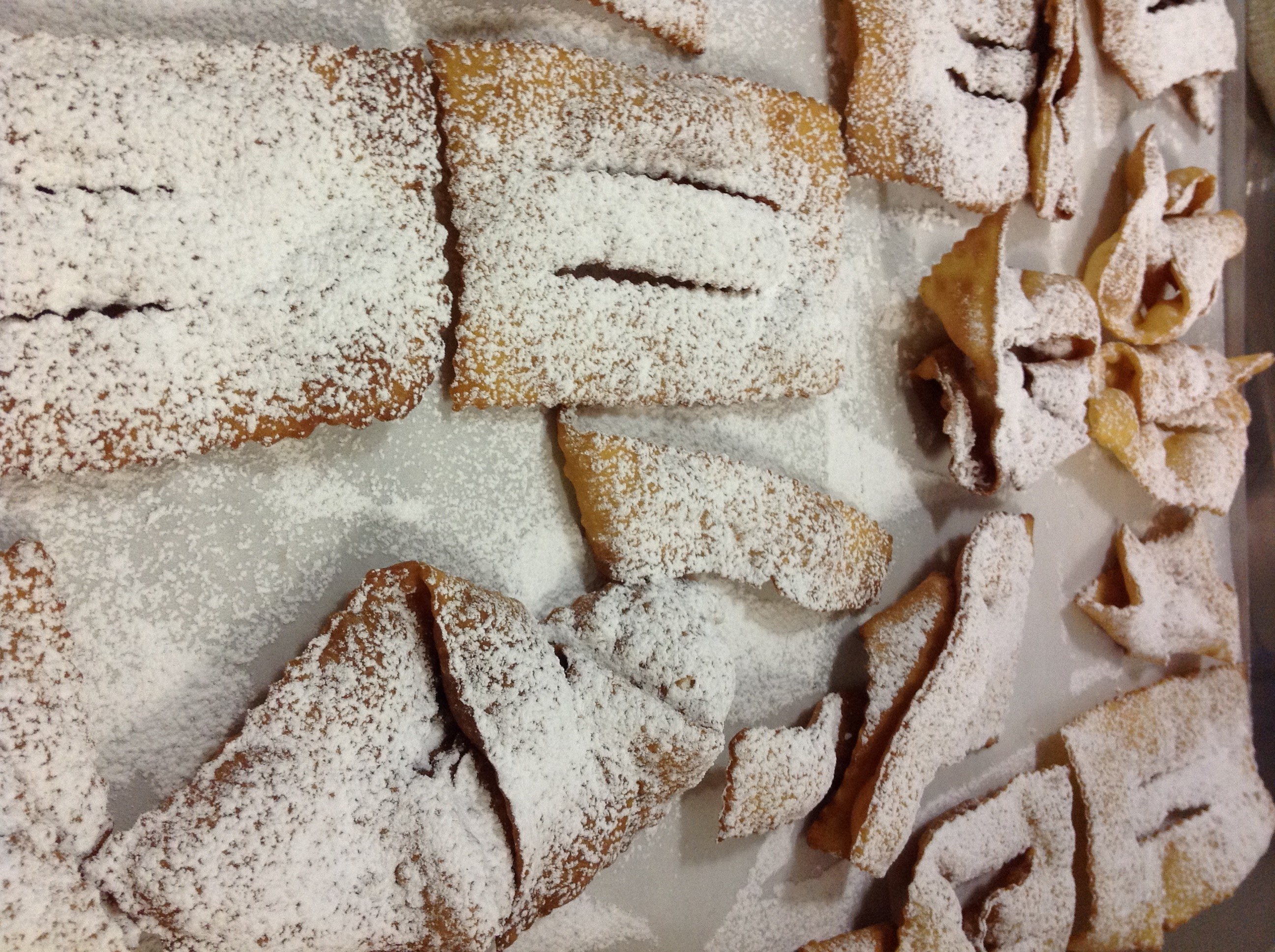 Chiacchiere e tortelli tradizionali e senza glutine
